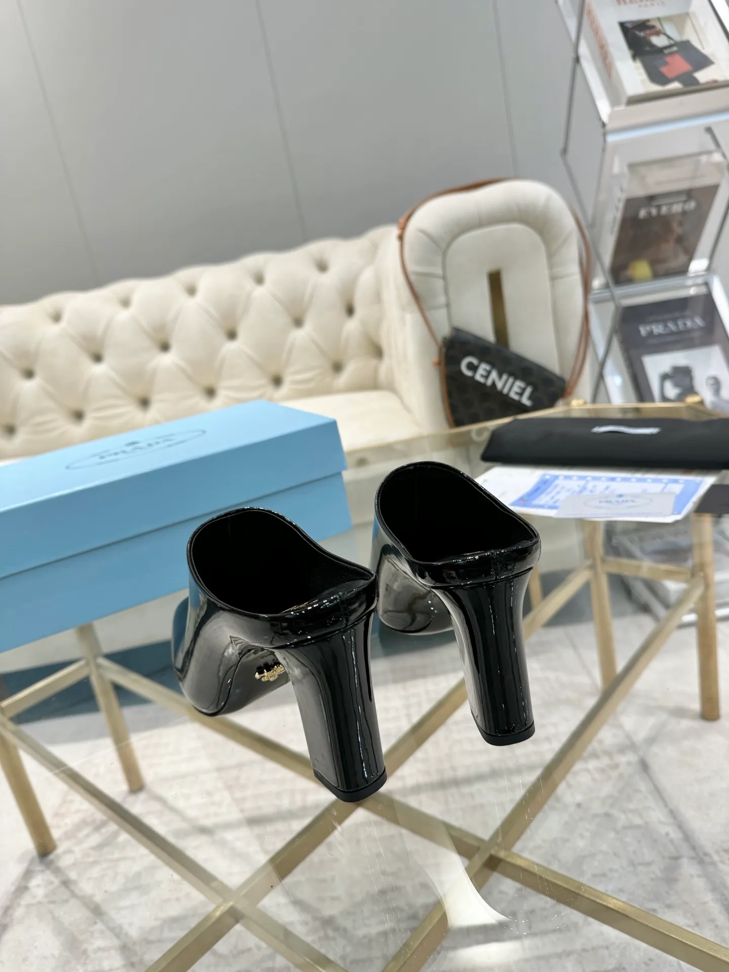 👟👟Ex-factory price 560👟👟 (imitation leather bottom-20) New arrival 👉Ready stock👈 Remove the original board and make a 1:1 replica‼ ️The highest version ✅2025Prada early spring catwalk popular style 😘The latest spring style thick heel small square toe series (leather outsole) (new 👉Ready stock👈 dismantle the original board 1:1 replica‼️ The highest version ✅2025Prada early spring catwalk catwalk popular style 😘latest spring style thick heel small square toe series Ex-factory price 480 (genuine leather outsole) 220 (simulated leather sole) A must-have for goddesses. Super beautiful on the feet. ‼ ️The upper and insole adopt the latest 3D LOGO elements. High-end 414243 Custom-made, non-returnable and non-exchangeable) Simulated leather sole) A must-have for goddesses, super beautiful on the feet ‼ ️The upper and foot pads adopt the latest 3D LOGO elements, three-dimensional and advanced‼ ️Imported original cowhide leather, soft and textured, lining + foot pads, imported sheepskin lining, breathable and comfortable, matching private model heel, heel height 8M, size 35M-39M (34 40 414243 customized, non-refundable and non-exchangeable)